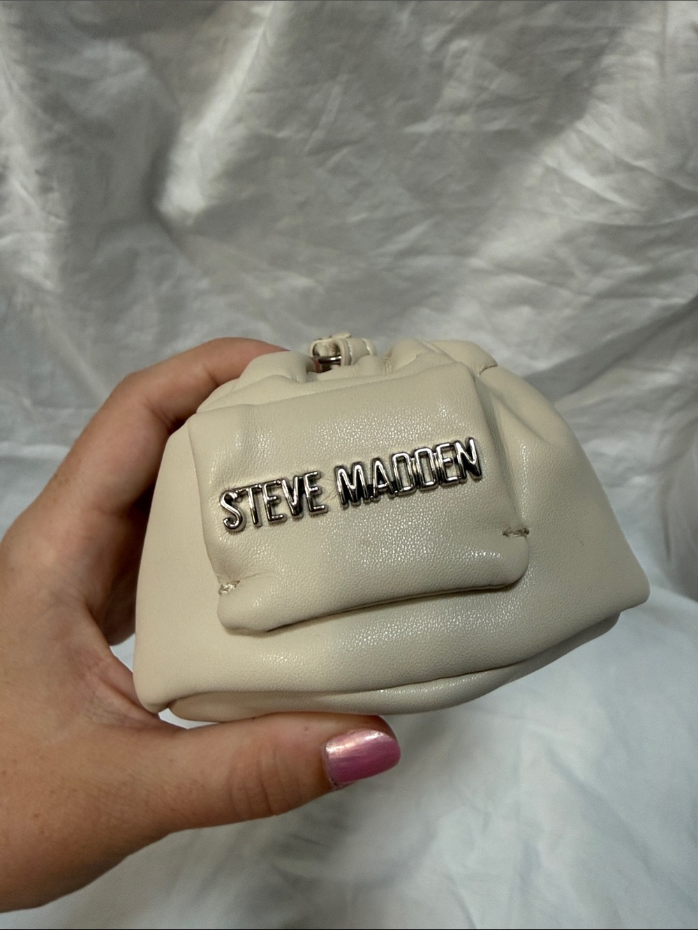 NWOT Women’s Steve Madden Cream Mini Drawstring Pouch Bag Keychain. One Size. - Picture 2 of 7